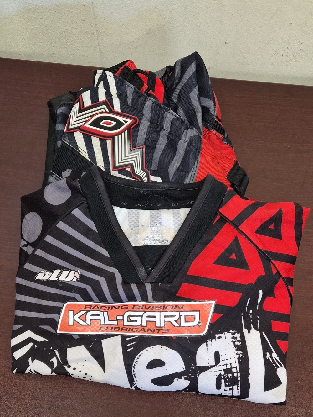 Racing Division Mens Short Sleeve Top And Pants- Size L Pants Size 34